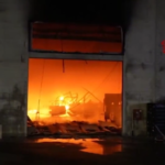 Avellino, grande incendio in azienda di materie plastiche