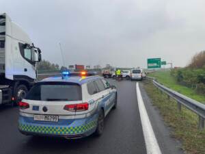 Ultima Generazione, attivisti clima bloccano imbocco autostrada A4 Torino-Milano