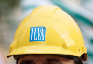 Ex Ilva, a Genova notte in piazza per i lavoratori: Urso convoca incontro al Mimit il 28 novembre