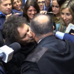 Napoli, Gratteri abbraccia Avitabile alla cerimonia di insediamento