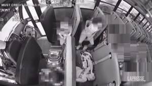 Usa, bimbo ingoia moneta: salvato da autista del bus