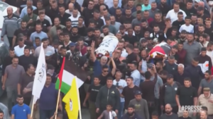 Cisgiordania, funerali di 2 palestinesi uccisi in raid Israele