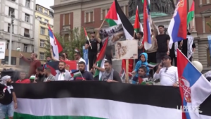 Belgrado, in centinaia alla manifestazione Pro-Palestina
