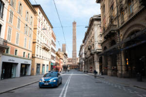 La città di Bologna con le strade deserte per emergenza coronavirus