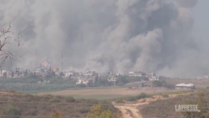 Medioriente, raid israeliani su Gaza: esplosioni e colonne di fumo