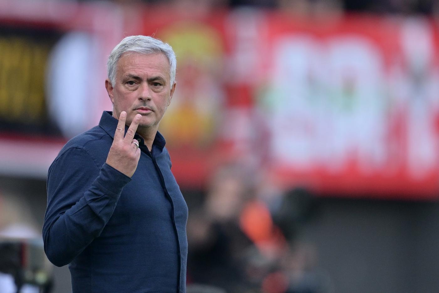 Mourinho, ancora scintille: espulso per sfottò a panchina Monza
