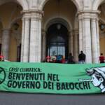 Clima, protesta ecoattivisti davanti al Ministero delle Infrastrutture
