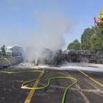Camion si ribalta e prende fuoco, chiuso tratto A14