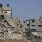 Arrivati nuovi aiuti a Gaza. Macron: “Israeliani uccisi solo perché ebrei”