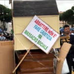 Casa, la protesta degli “abusivi” campani per chiedere lo stop alle ruspe