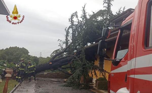 Maltempo, a Roma strade allagate e traffico in tilt per nubifragio