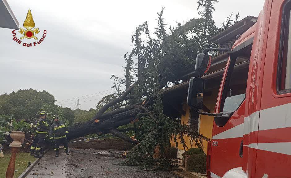 Maltempo, A Roma Strade Allagate E Traffico In Tilt Per Nubifragio ...