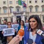 Flashmob M5S, Appendino: “Meloni mente alle donne”