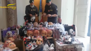 Foggia, sequestrati oltre 2.000 articoli per la festa di Halloween