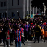 Barcellona si ferma per il “Clasico”: fiumana di tifosi catalani verso lo stadio