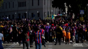 Barcellona si ferma per il “Clasico”: fiumana di tifosi catalani verso lo stadio