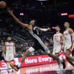 Nba, prima vittoria degli Spurs di Wembanyama