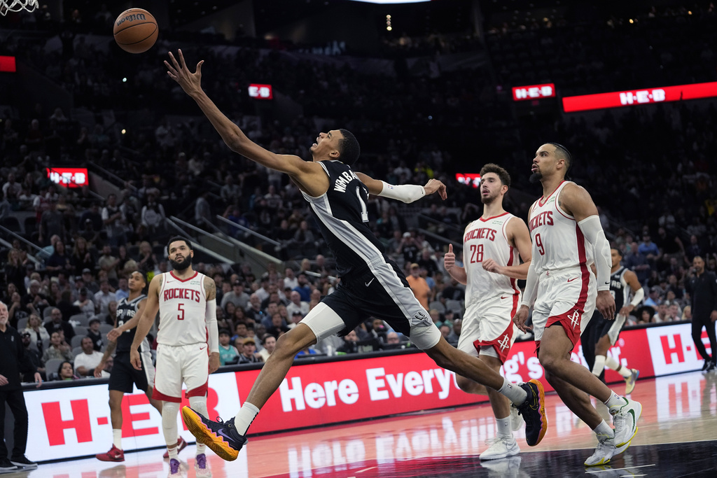 Nba, prima vittoria degli Spurs di Wembanyama