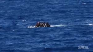 Migranti, soccorso gommone davanti alla costa della Libia: a bordo 4 morti