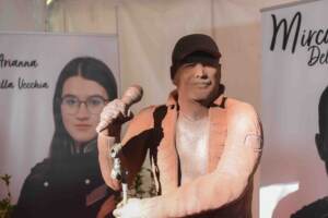 Vasco Rossi di cioccolato, la statua a grandezza naturale