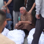 Gaza, a Nuseirat non c’è spazio per seppellire i morti: aperte vecchie tombe