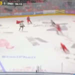 Tragedia nell’hockey, giocatore sgozzato durante una partita dalla lama di un pattino