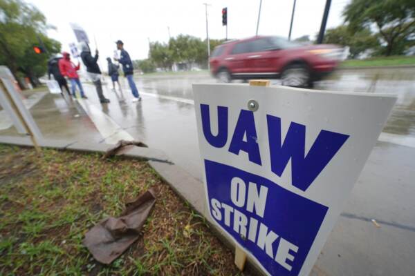 Auto Workers Strikes