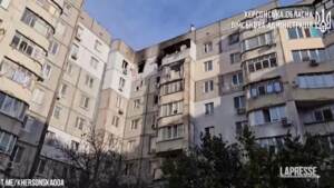 Ucraina, bombardamento russo su edifici residenziali di Kherson
