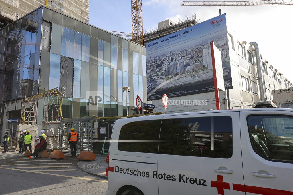 Germania, crolla impalcatura ad Amburgo: almeno 5 operai morti