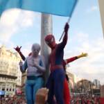 Argentina, in centinaia vestiti da Spider-Man per battere Guinness World Records
