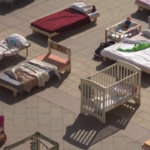 Israele, 200 letti in piazza per chiedere il rilascio degli ostaggi di Hamas