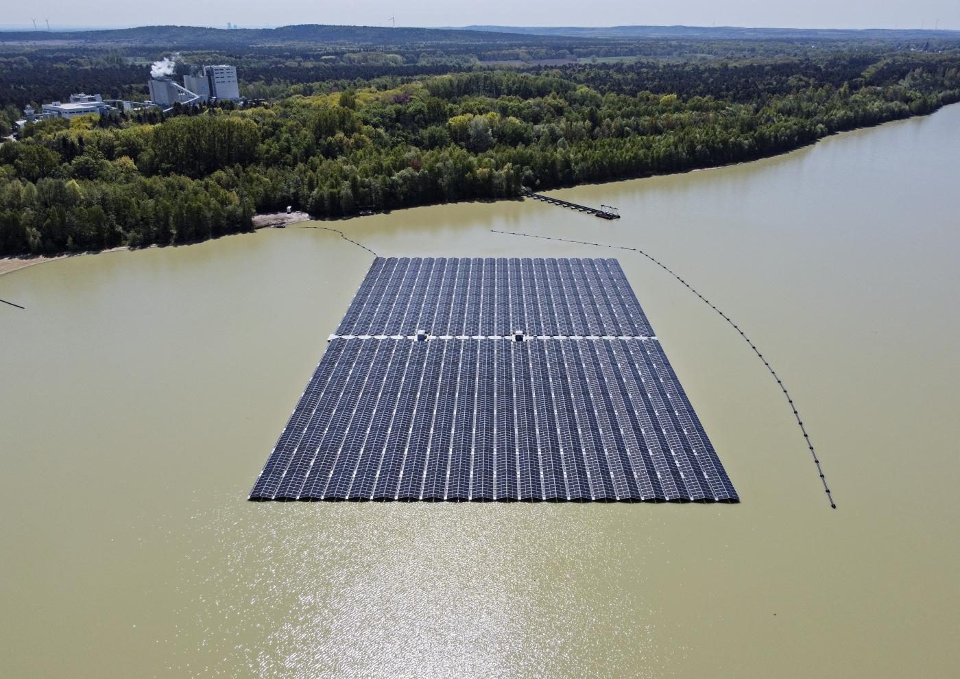 Energia, fotovoltaico e eolico galleggiante la frontiera delle rinnovabili