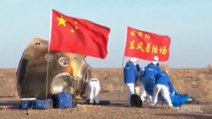 Spazio, navicella cinese Shenzhou-16 torna sulla Terra