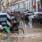 Maltempo a Milano, esonda il Seveso: città allagata e disagi