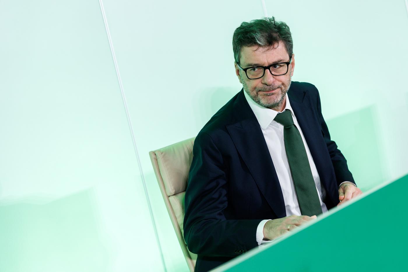 Manovra, Giorgetti: “Privilegiato sostegno a ceti meno abbienti”