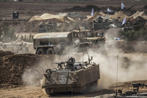 Esercito Israele entrato da Nord-Ovest a Gaza. Autorità Striscia: “Oltre 200 morti nei raid in un solo giorno”