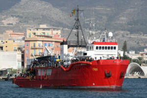 Migranti, fermo amministrativo e multa per la nave Sea Eye 4