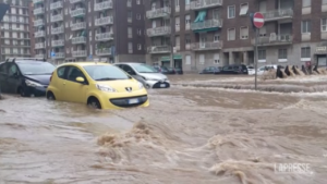 Bomba d’acqua a Milano, esonda il Seveso: le immagini dalla zona di Niguarda