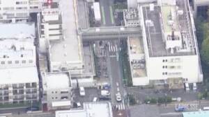 Giappone, spara davanti ospedale e prende ostaggi: le immagini dall’elicottero