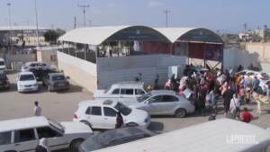 Medioriente, decine di stranieri via da Gaza attraverso valico Rafah