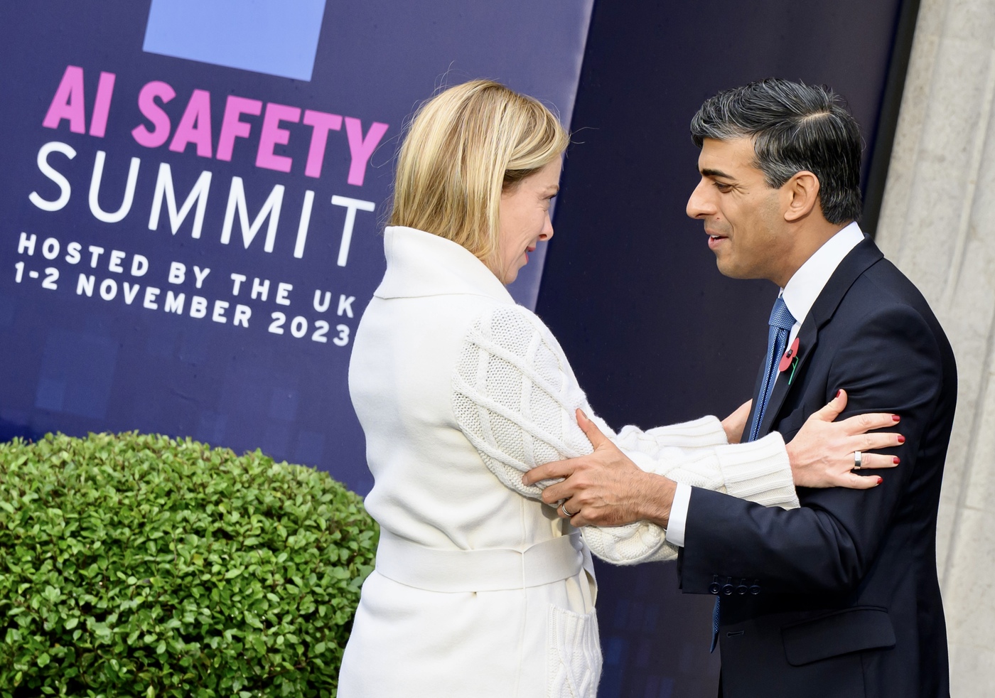 Summit sull’AI a Londra, Meloni: “Rischi e opportunità”