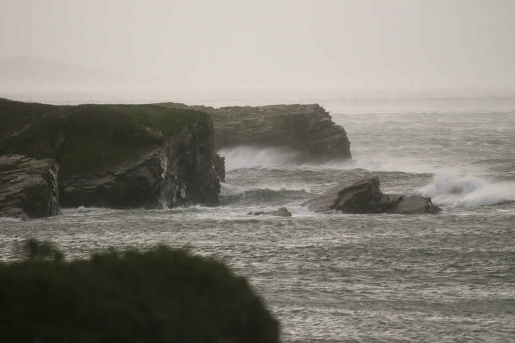 Regno Unito, allarme sulle isole della Manica per tempesta ‘Ciaràn’