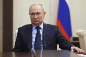 Russia, Putin firma uscita da trattato contro test nucleari