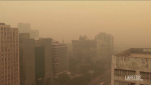 India, Nuova Delhi sotto una cappa di smog