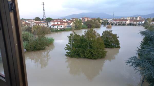 Maltempo Toscana, a Campi Bisenzio manca la luce: “Acqua fino al primo piano”