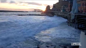 Maltempo, spiaggia di Pegli erosa dalla mareggiata