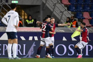 Calcio: Bologna batte Lazio 1-0, sorpasso sui biancocelesti