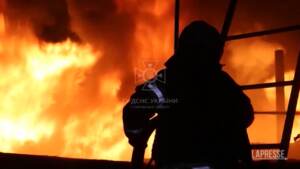 Ucraina, droni russi su Kharkiv: in fiamme diversi edifici