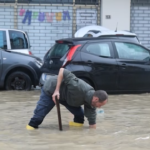 Maltempo Toscana, a Campi Bisenzio abitanti messi in salvo sui gommoni