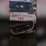 Gaza, le ambulanze distrutte dopo il bombardamento